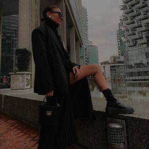 Meet your Posher, Aurela